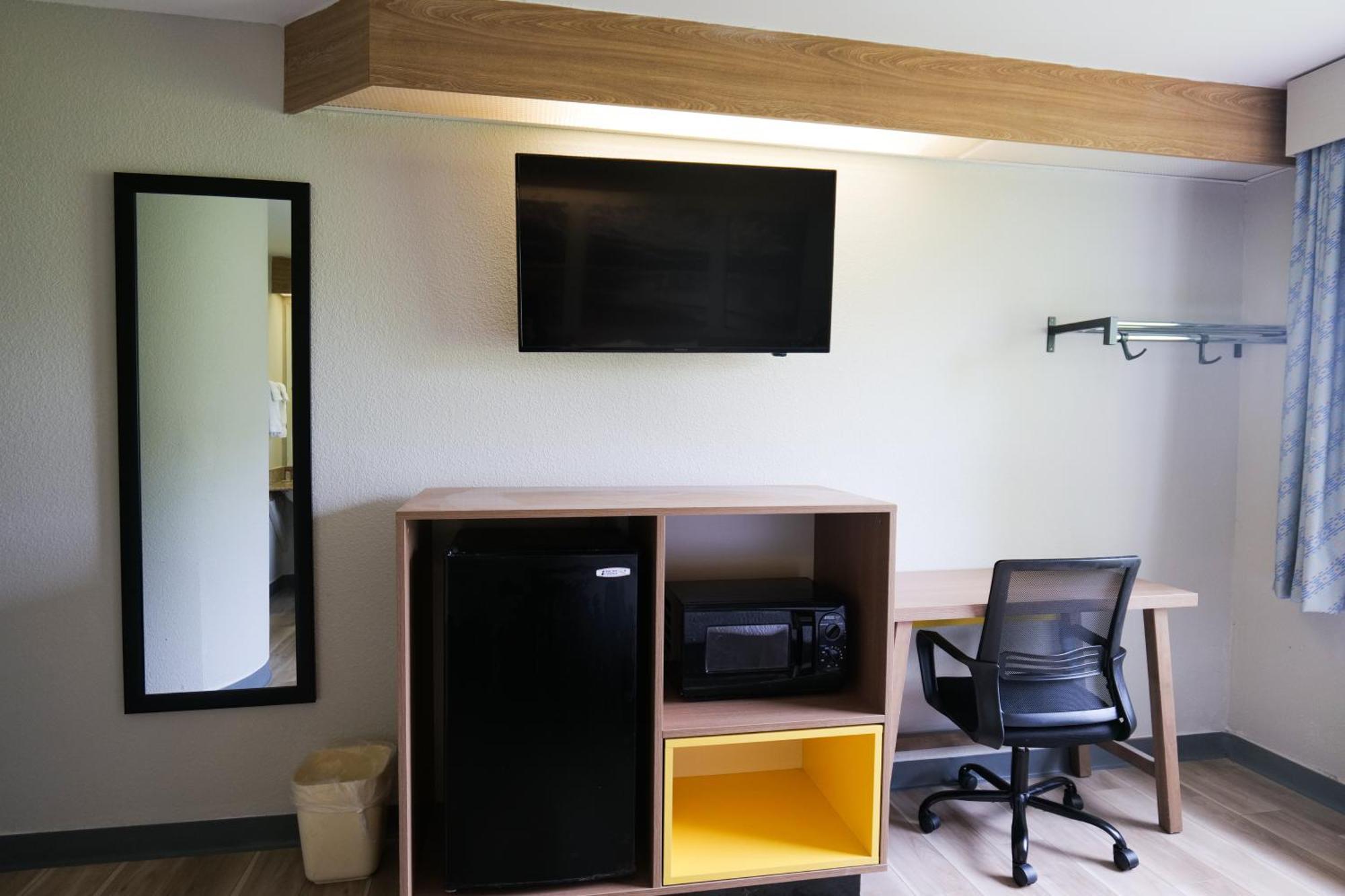 Hotel Days By Wyndham Flint/bishop International Airport