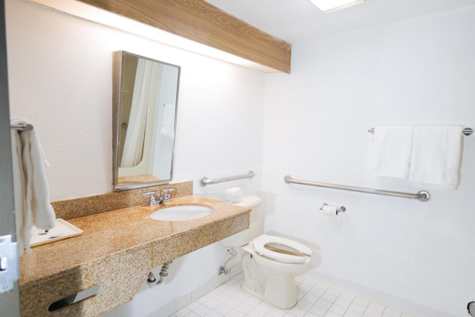 Hotel Days By Wyndham Flint/bishop International Airport 2*